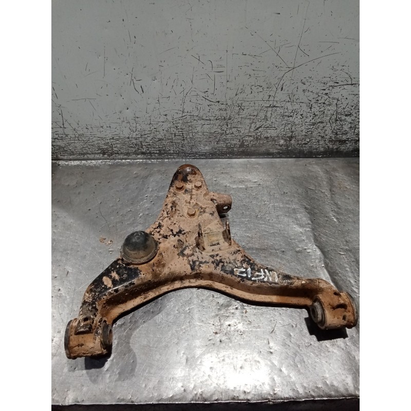 Recambio de brazo suspension inferior delantero izquierdo para mitsubishi l200 / triton (ka_t, kb_t) 2.5 di-d 4wd (kb4t) referen