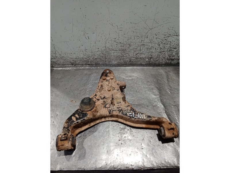 Recambio de brazo suspension inferior delantero izquierdo para mitsubishi l200 / triton (ka_t, kb_t) 2.5 di-d 4wd (kb4t) referen