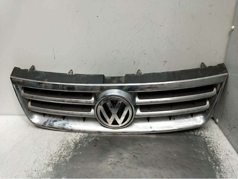 Recambio de rejilla delantera para volkswagen touareg (7la, 7l6, 7l7) 3.0 v6 tdi referencia OEM IAM   2002