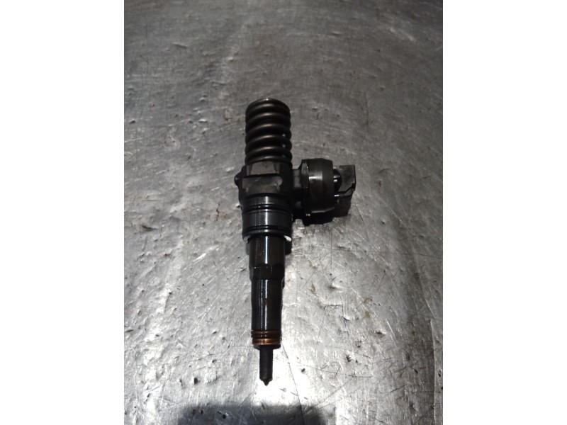 Recambio de inyector para volkswagen touran (1t1, 1t2) 1.9 tdi referencia OEM IAM 0414720215 038130073 BOSCH