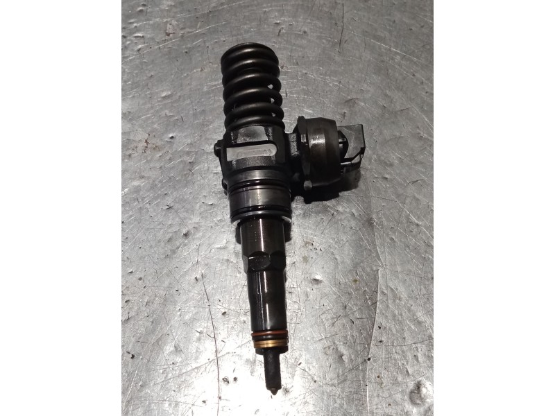 Recambio de inyector para volkswagen touran (1t1, 1t2) 1.9 tdi referencia OEM IAM 0414720215 038130073 BOSCH