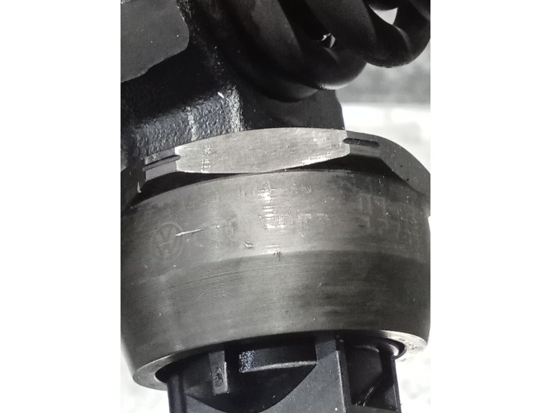 Recambio de inyector para volkswagen touran (1t1, 1t2) 1.9 tdi referencia OEM IAM 0414720215 038130073 BOSCH