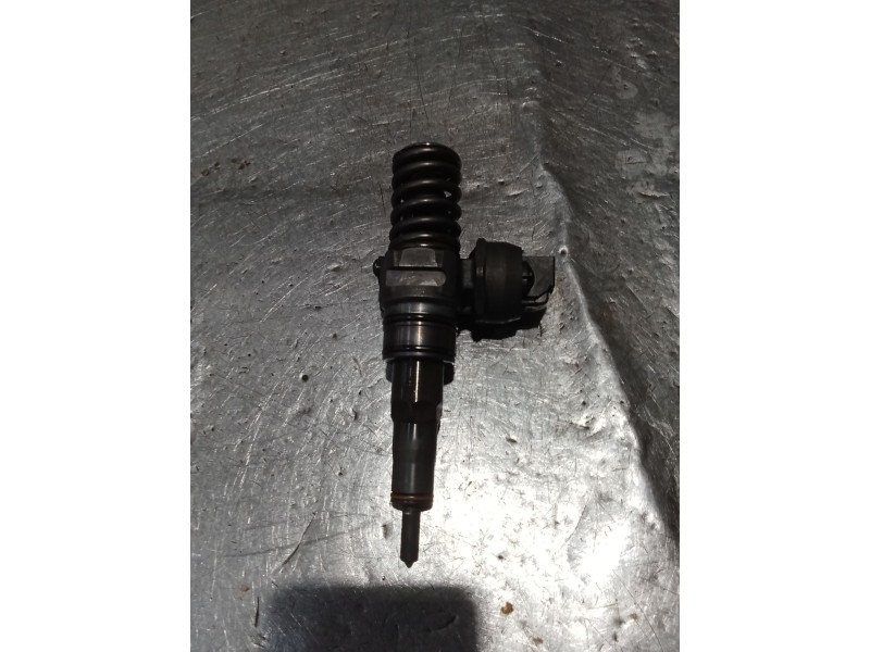 Recambio de inyector para volkswagen touran (1t1, 1t2) 1.9 tdi referencia OEM IAM 0414720215 038130073 BOSCH