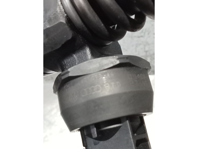 Recambio de inyector para volkswagen touran (1t1, 1t2) 1.9 tdi referencia OEM IAM 0414720215 038130073 BOSCH