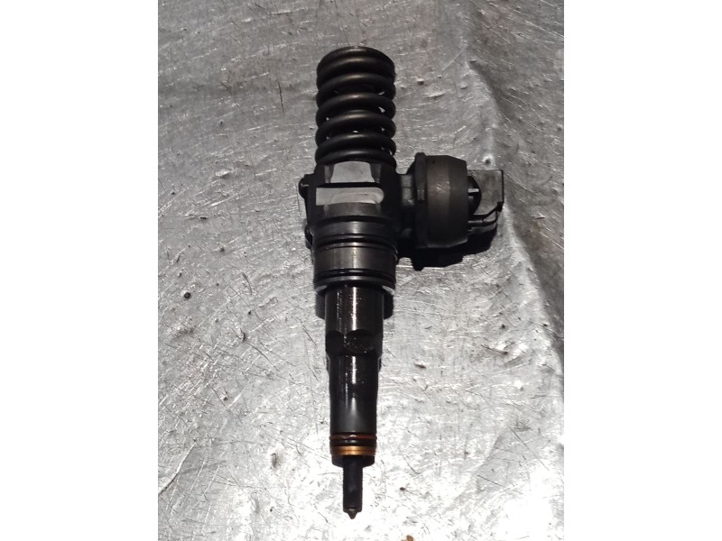 Recambio de inyector para volkswagen touran (1t1, 1t2) 1.9 tdi referencia OEM IAM 0414720215 038130073 BOSCH