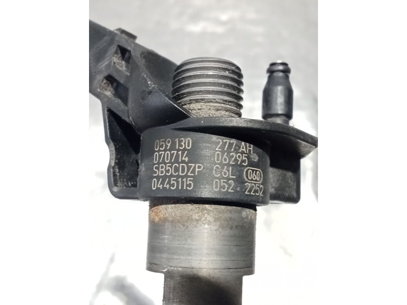Recambio de inyector para volkswagen touareg (7la, 7l6, 7l7) 3.0 v6 tdi referencia OEM IAM 0445115052 07071406295 BOSCH