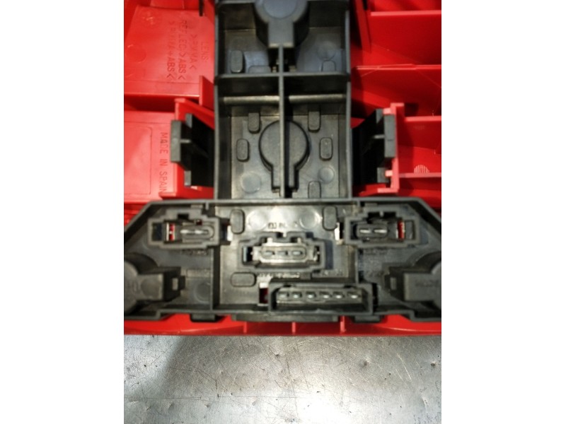 Recambio de piloto trasero derecho para volkswagen golf iv (1j1) 1.6 16v referencia OEM IAM 1J6945096Q  1998