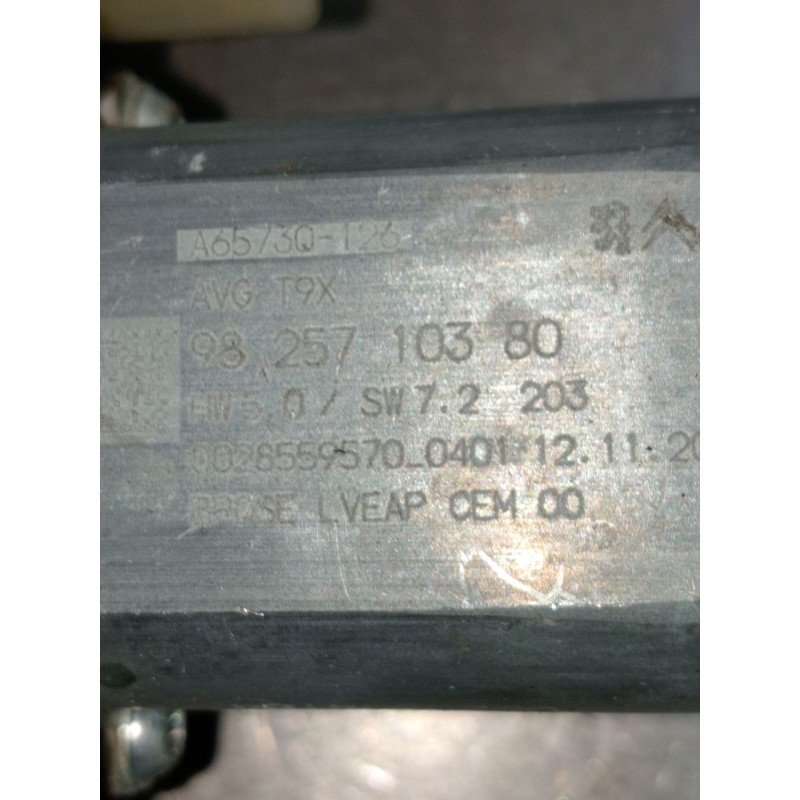 Recambio de elevalunas delantero izquierdo para peugeot 308 ii (lb_, lp_, lw_, lh_, l3_) 1.5 bluehdi 130 referencia OEM IAM 9825