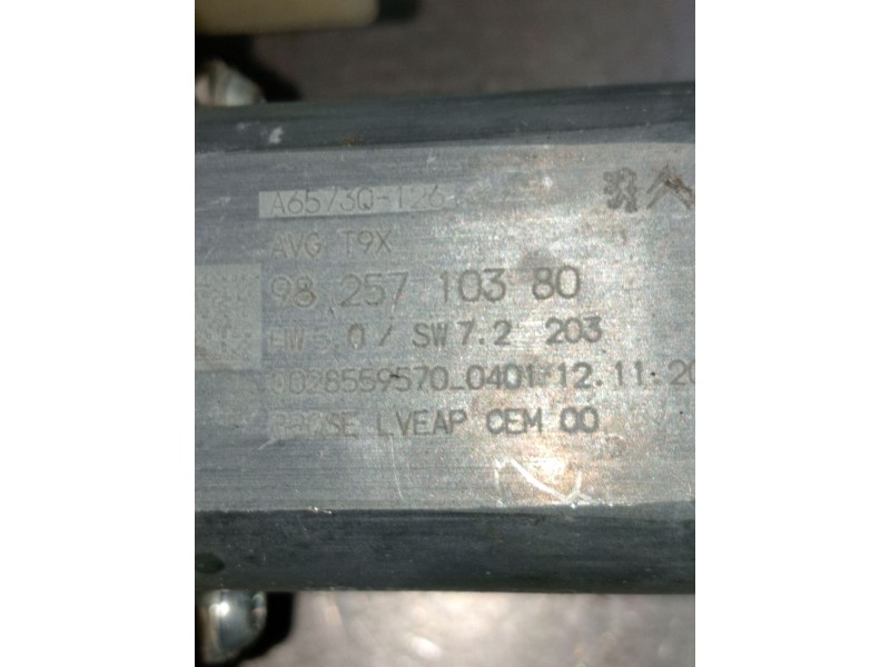 Recambio de elevalunas delantero izquierdo para peugeot 308 ii (lb_, lp_, lw_, lh_, l3_) 1.5 bluehdi 130 referencia OEM IAM 9825