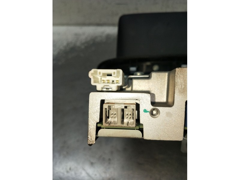 Recambio de pantalla multifuncion para mazda 3 lim. () center-line referencia OEM IAM BHS3669C0M K2352 2014