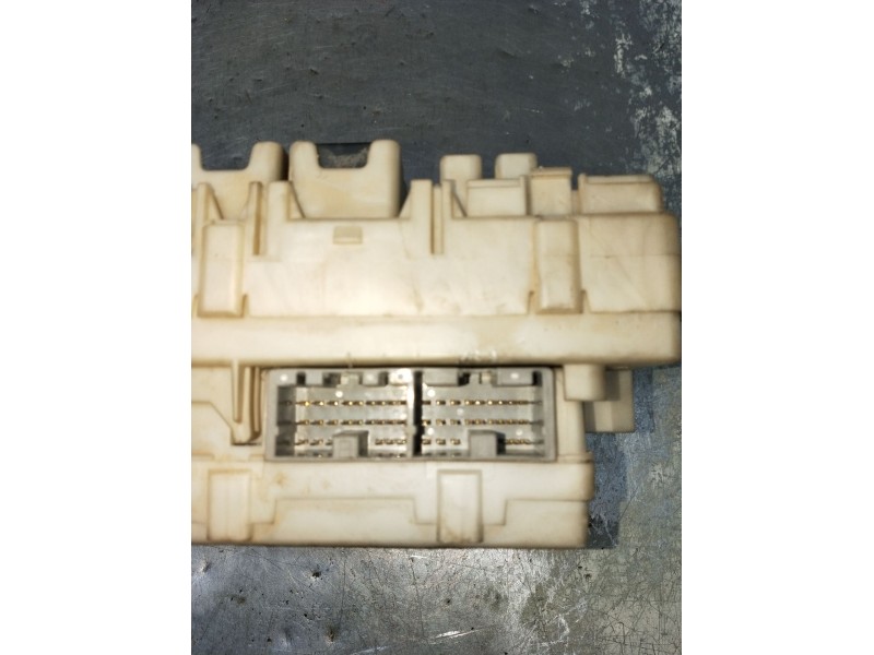Recambio de caja reles / fusibles para mitsubishi l200 / triton (ka_t, kb_t) 2.5 di-d 4wd (kb4t) referencia OEM IAM   2005