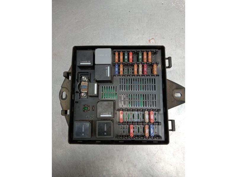Recambio de caja reles / fusibles para jaguar xj luxury referencia OEM IAM DW9314A073C8 073736020414 2009 5P