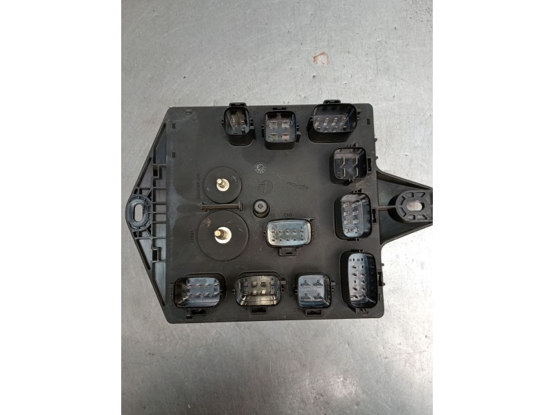 Recambio de caja reles / fusibles para jaguar xj luxury referencia OEM IAM DW9314A073C8 073736020414 2009 5P