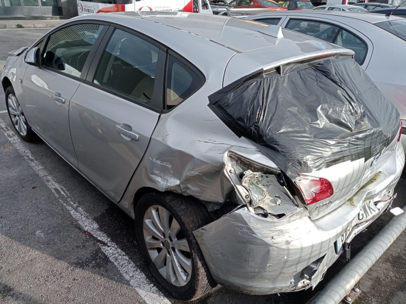 opel astra j (p10) del año 2010