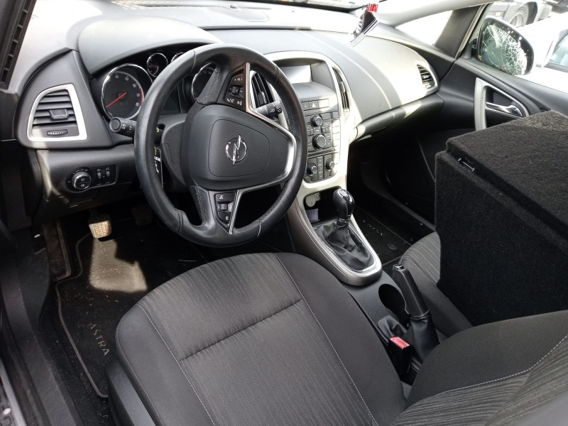 opel astra j (p10) del año 2010