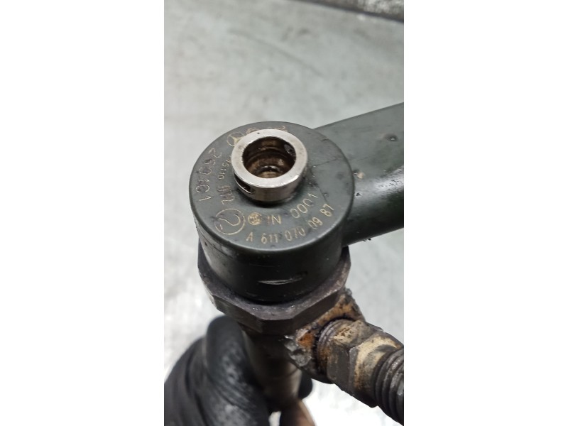 Recambio de inyector para mercedes-benz clase c (w203) c 270 cdi (203.016) referencia OEM IAM 0445110072 A6110700987 BOSCH