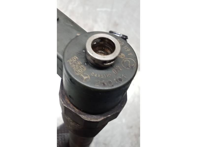 Recambio de inyector para mercedes-benz clase c (w203) c 270 cdi (203.016) referencia OEM IAM 0445110072 A6110700987 BOSCH