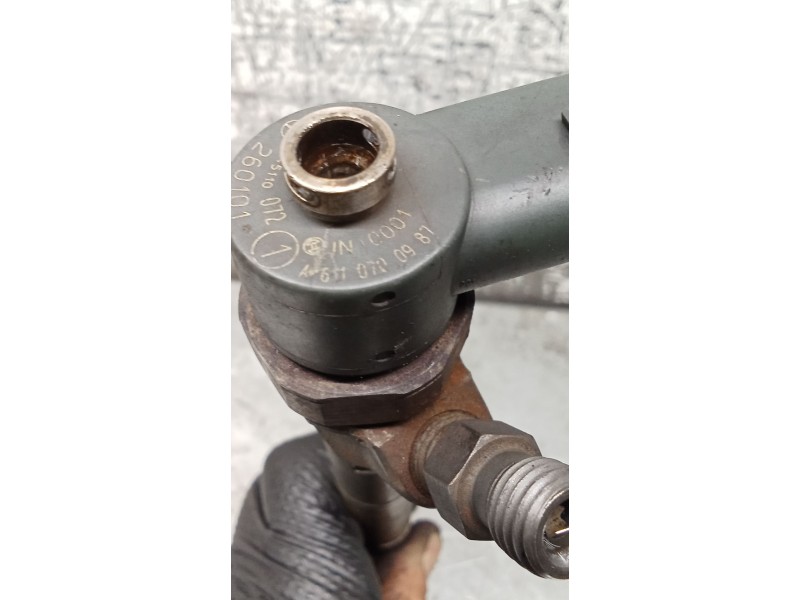 Recambio de inyector para mercedes-benz clase c (w203) c 270 cdi (203.016) referencia OEM IAM 0445110072 A6110700987 BOSCH