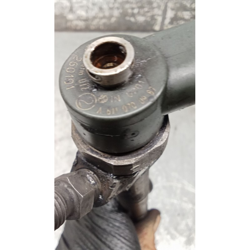 Recambio de inyector para mercedes-benz clase c (w203) c 270 cdi (203.016) referencia OEM IAM 0445110072 A6110700987 BOSCH