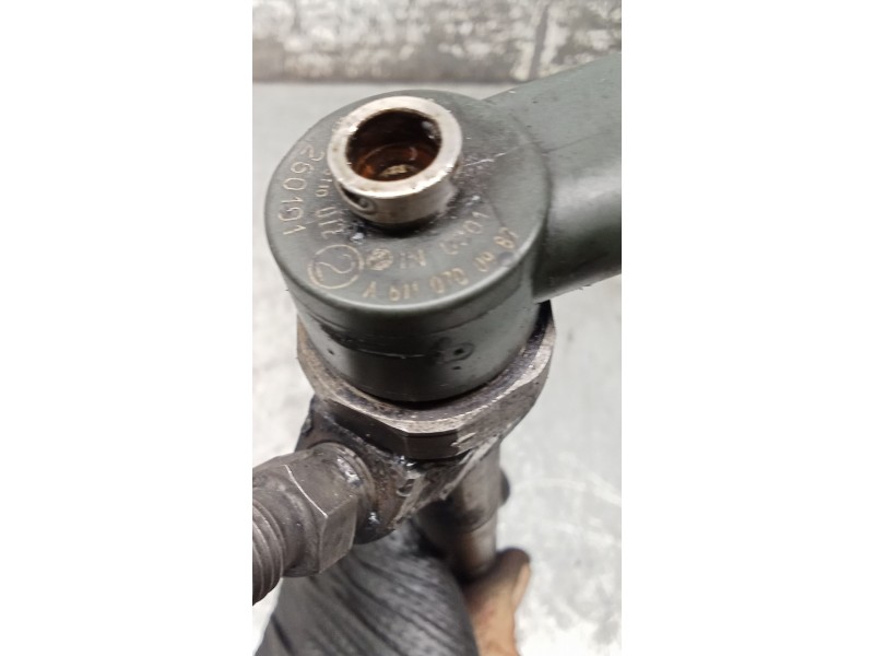 Recambio de inyector para mercedes-benz clase c (w203) c 270 cdi (203.016) referencia OEM IAM 0445110072 A6110700987 BOSCH