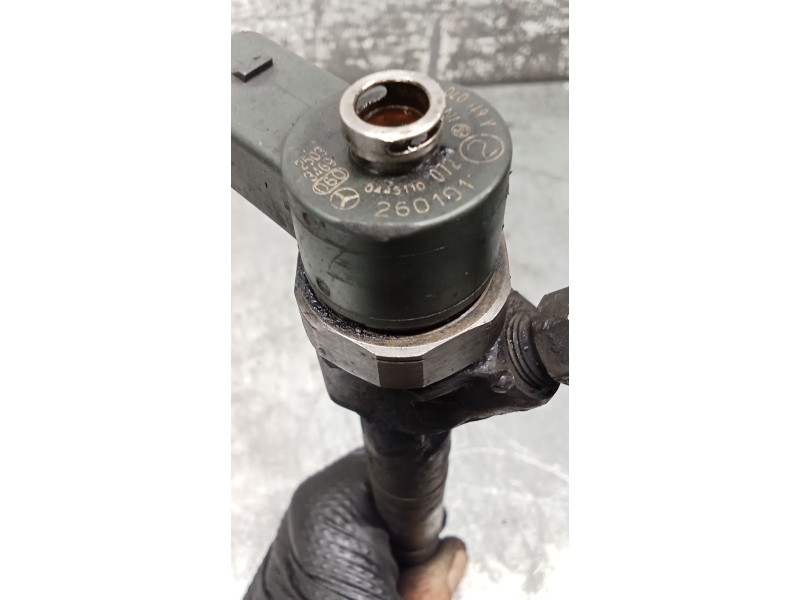 Recambio de inyector para mercedes-benz clase c (w203) c 270 cdi (203.016) referencia OEM IAM 0445110072 A6110700987 BOSCH