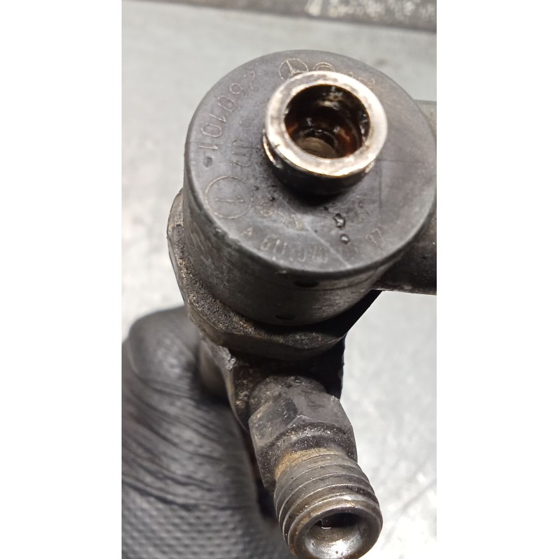 Recambio de inyector para mercedes-benz clase c (w203) c 270 cdi (203.016) referencia OEM IAM 0445110072 A6110700987 BOSCH