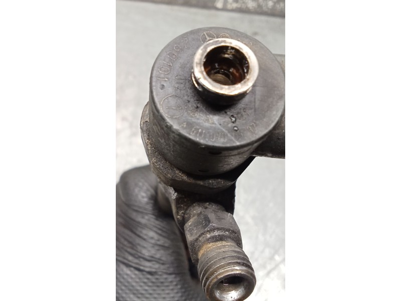 Recambio de inyector para mercedes-benz clase c (w203) c 270 cdi (203.016) referencia OEM IAM 0445110072 A6110700987 BOSCH