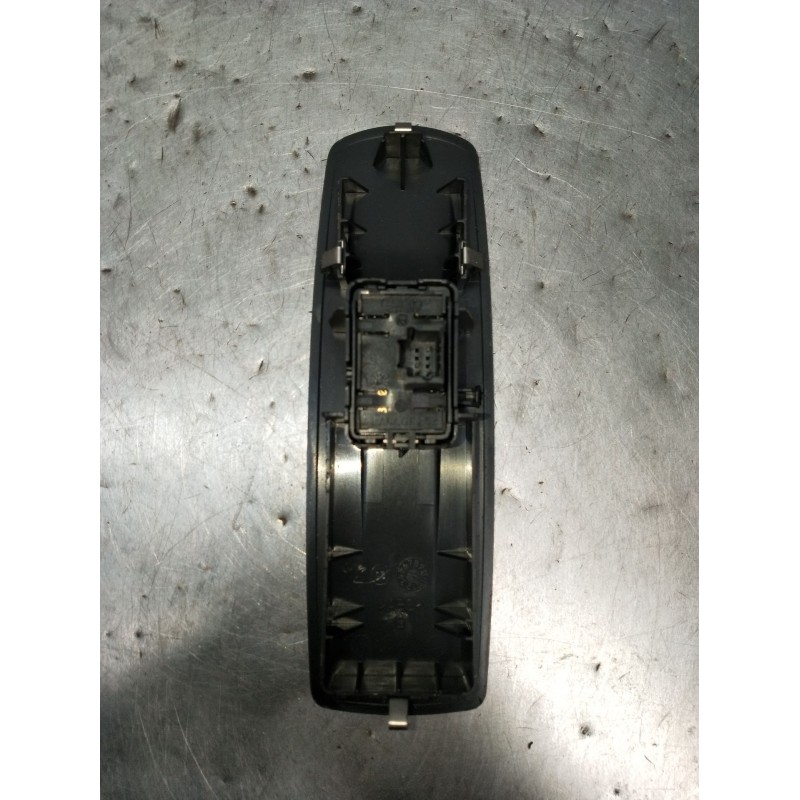 Recambio de mando elevalunas delantero derecho para renault megane iii grandtour (kz0/1) 1.6 16v (kz0u, kz1b, kz1u) referencia O