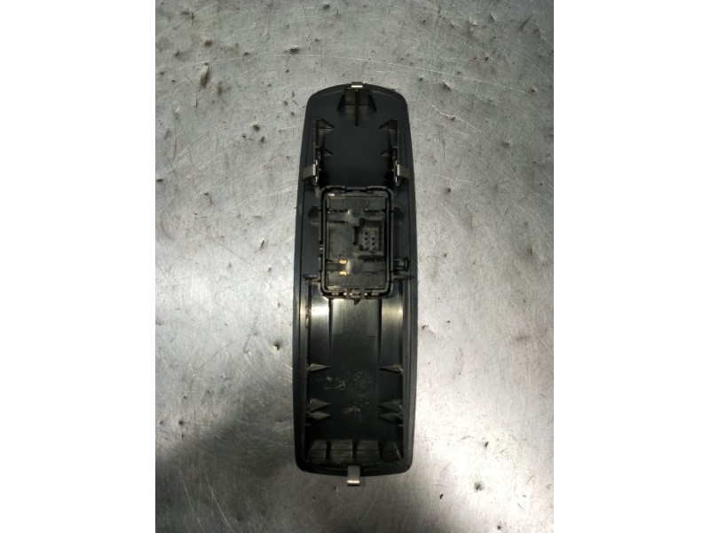 Recambio de mando elevalunas delantero derecho para renault megane iii grandtour (kz0/1) 1.6 16v (kz0u, kz1b, kz1u) referencia O