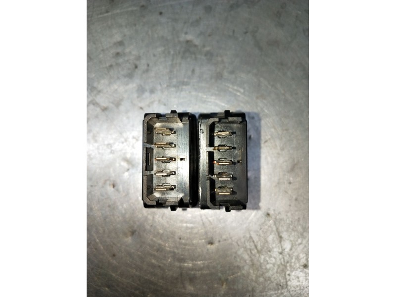 Recambio de mando elevalunas delantero izquierdo para citroën xsara break (n2) 1.9 td referencia OEM IAM  5P 