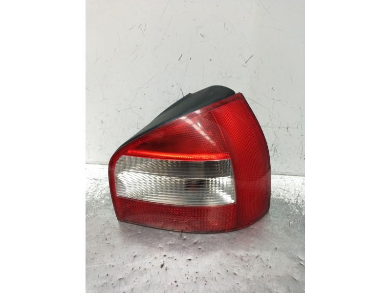 Recambio de piloto trasero derecho para audi a3 (8l1) 1.6 referencia OEM IAM 8L0945096B  2000
