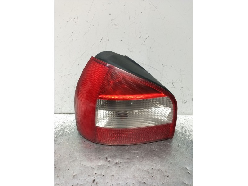 Recambio de piloto trasero izquierdo para audi a3 (8l1) 1.6 referencia OEM IAM 8L0945095B  2000