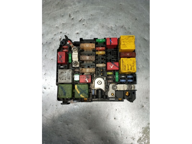 Recambio de caja reles / fusibles para peugeot 2008 (--.2013) active referencia OEM IAM 9804846880  2016