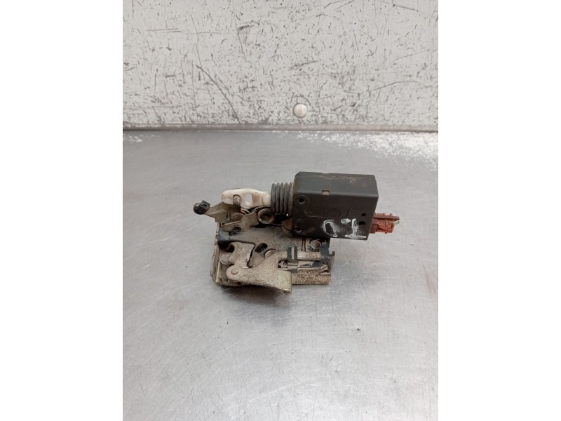 Recambio de motor cierre centralizado trasero derecho para peugeot 106 ii (1a_, 1c_) 1.5 d referencia OEM IAM  5P 1996