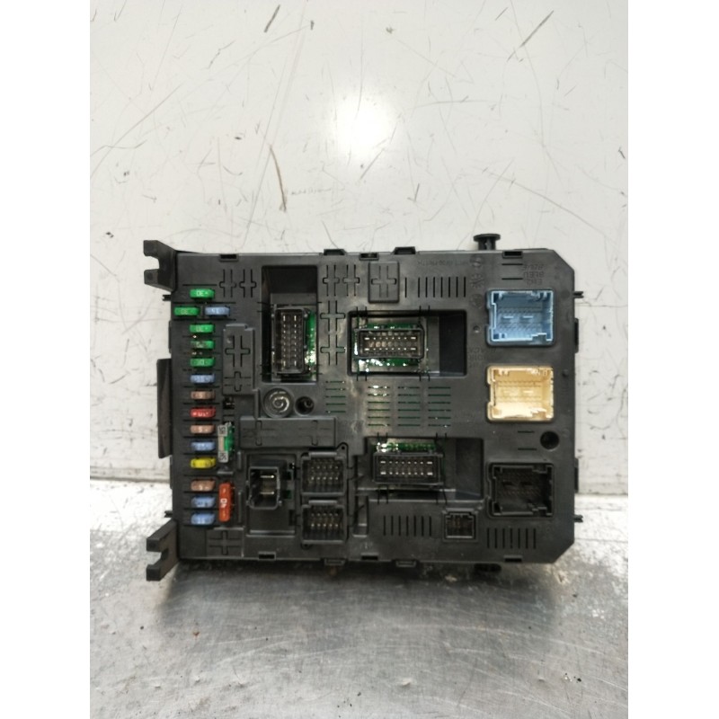Recambio de caja reles / fusibles para citroën c4 picasso i monospace (ud_) 2.0 i 16v referencia OEM IAM 28120836 28119248 2006