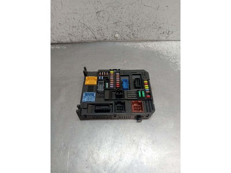 Recambio de caja reles / fusibles para opel combo e tour / life (k9) 1.5 referencia OEM IAM   