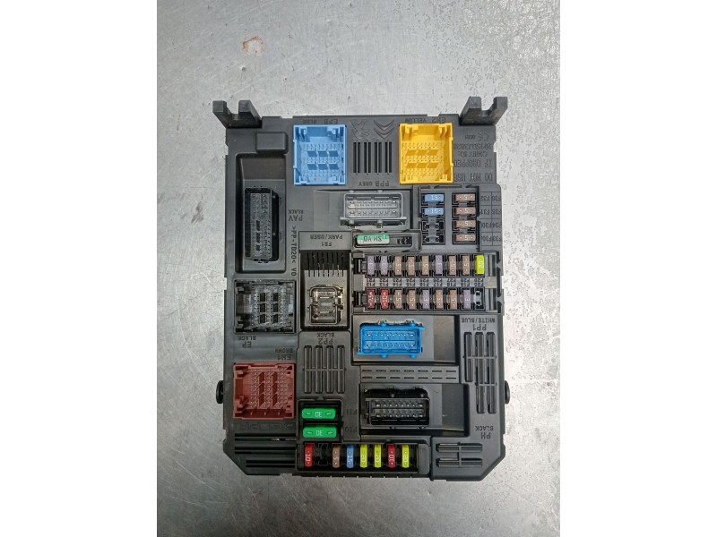 Recambio de caja reles / fusibles para opel combo e tour / life (k9) 1.5 referencia OEM IAM   