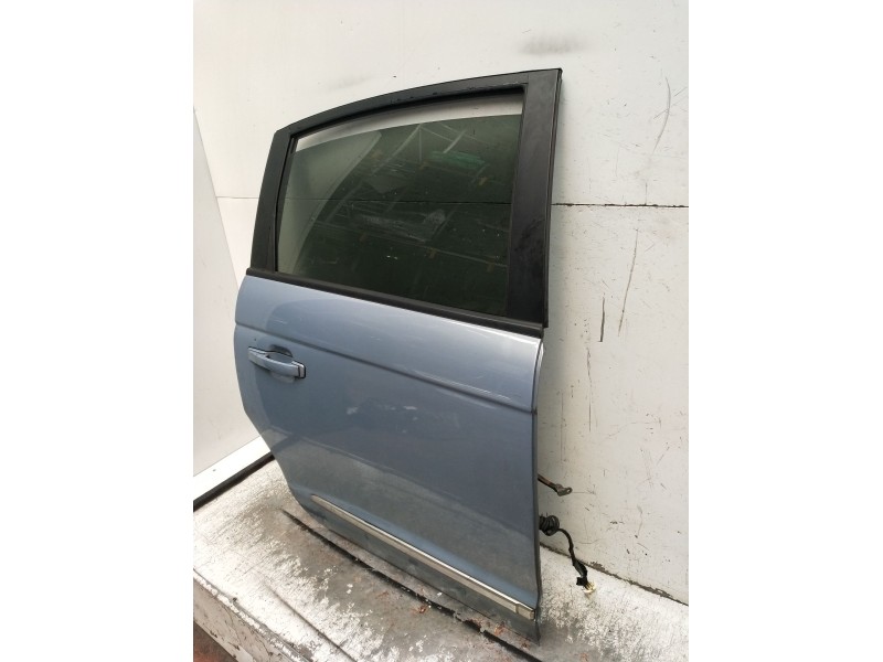 Recambio de puerta trasera derecha para ssangyong rodius i 2.7 xdi referencia OEM IAM  5P 2005
