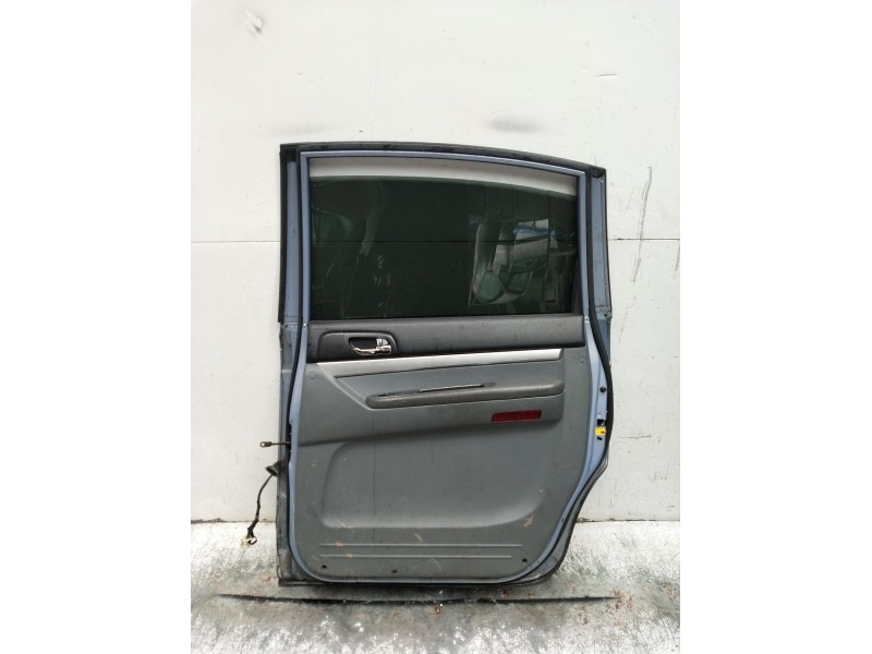 Recambio de puerta trasera derecha para ssangyong rodius i 2.7 xdi referencia OEM IAM  5P 2005