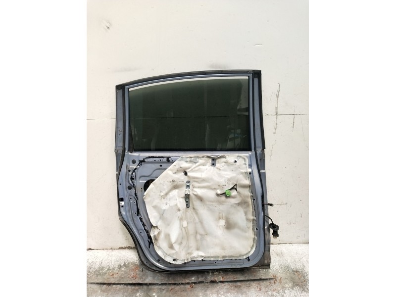 Recambio de puerta trasera izquierda para ssangyong rodius i 2.7 xdi referencia OEM IAM  5P 2005