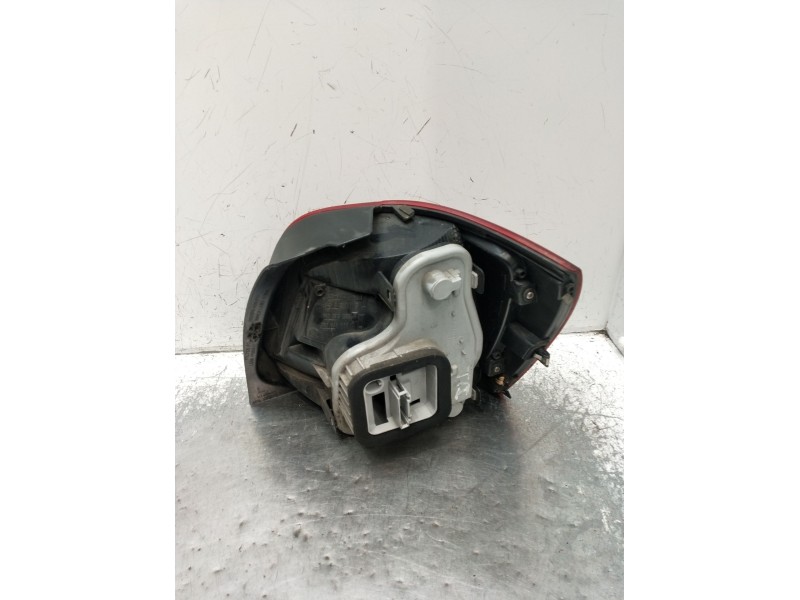 Recambio de piloto trasero izquierdo para volkswagen polo v (6r1, 6c1) 1.4 (6r1) referencia OEM IAM 6R0945257A  2009