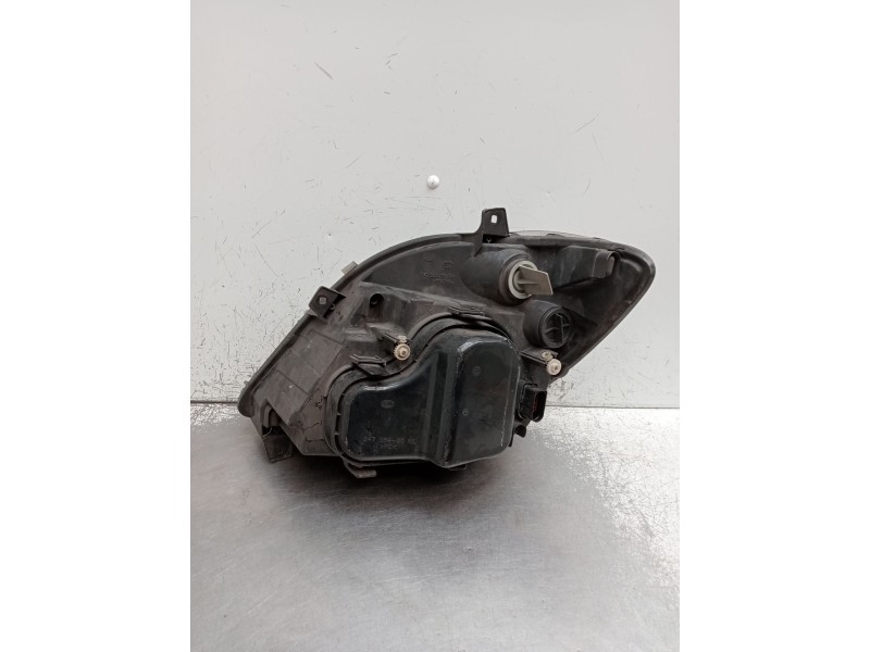 Recambio de faro derecho para mercedes-benz sprinterii caja cerrada (desde 01.06) 2.1 cdi cat referencia OEM IAM 24738200  