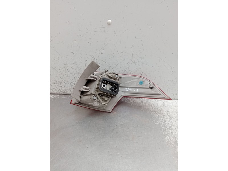 Recambio de piloto trasero izquierdo para ford b-max (jk) 1.6 tdci referencia OEM IAM AV1113405AG 02046099900010 2016