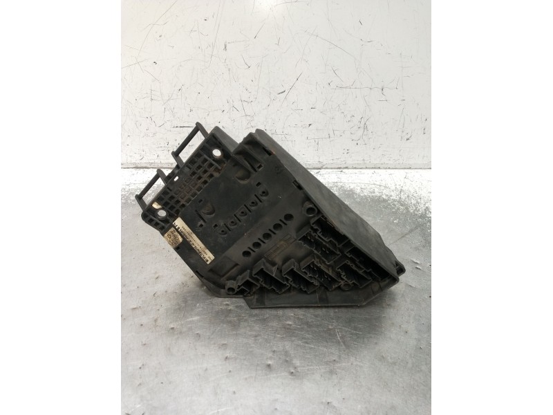 Recambio de caja reles / fusibles para mg zr 2.0 td referencia OEM IAM 000710 142908041503 2003