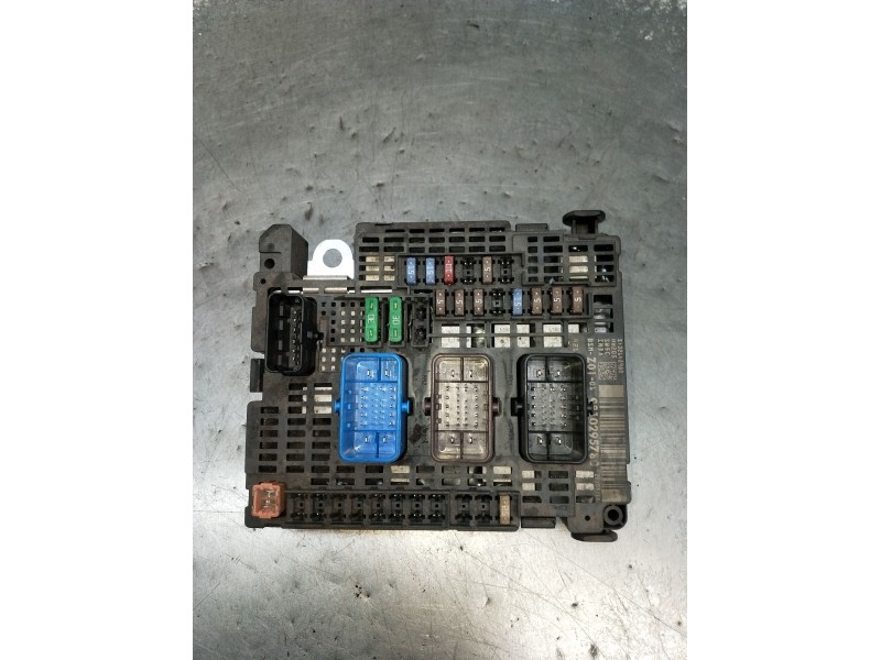 Recambio de caja reles / fusibles para peugeot 308 sw ii (lc_, lj_, lr_, lx_, l4_) 2.0 bluehdi 150 referencia OEM IAM 9810295780