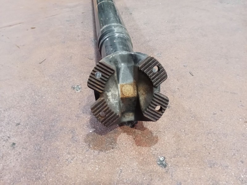 Recambio de transmision central para man tgx 18.480 referencia OEM IAM 81393256172 172 CM TRANSMISION TRASERA