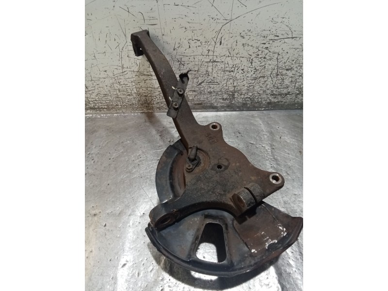 Recambio de mangueta delantera izquierda para ssangyong rodius i 2.7 xdi referencia OEM IAM   05