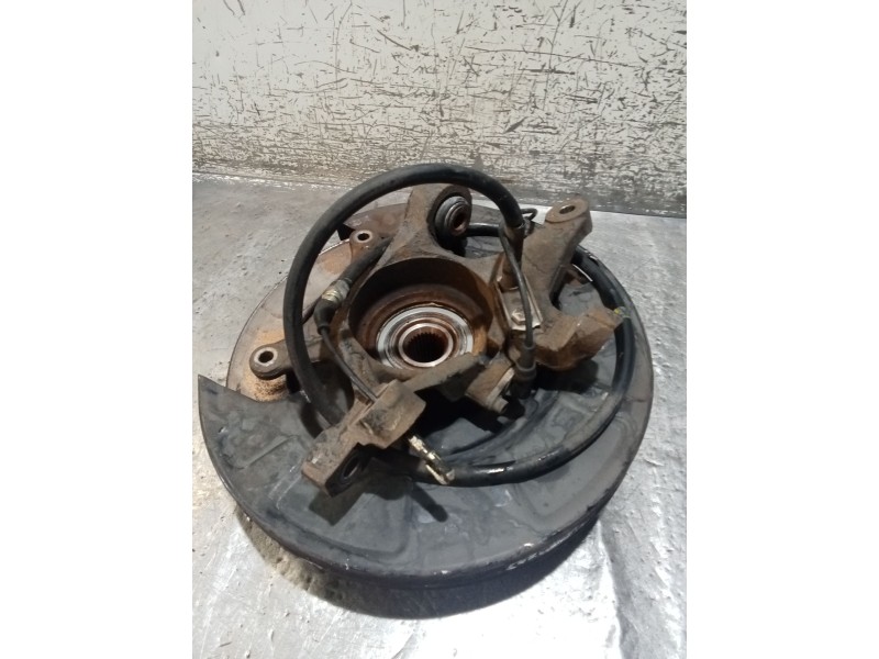 Recambio de mangueta trasera derecha para ssangyong rodius i 2.7 xdi referencia OEM IAM   05