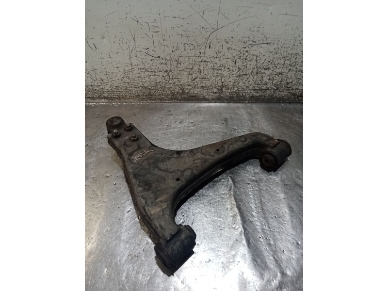 Recambio de brazo suspension inferior delantero derecho para ssangyong rodius i 2.7 xdi referencia OEM IAM   05
