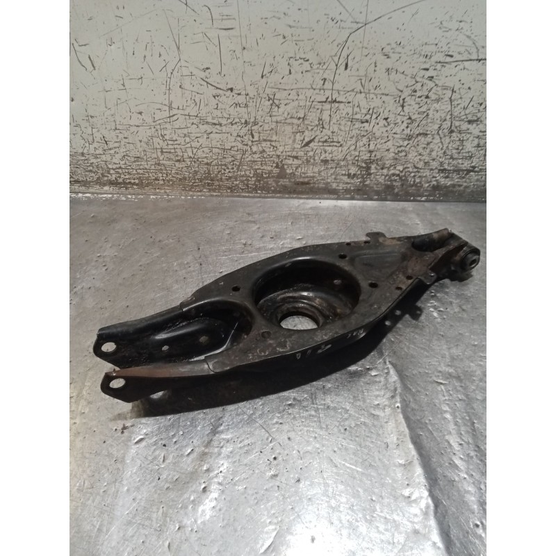 Recambio de brazo suspension inferior trasero izquierdo para ssangyong rodius i 2.7 xdi referencia OEM IAM  POSTERIOR 05